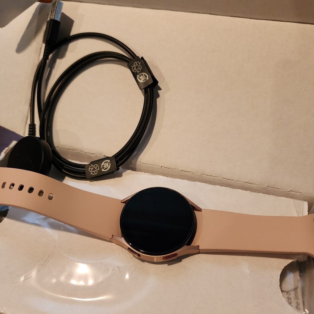 Samsung Galaxy Watch 4 EUC Like new